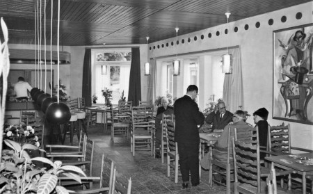 HVB FO 00407  Interieur van de Taverne, 1961